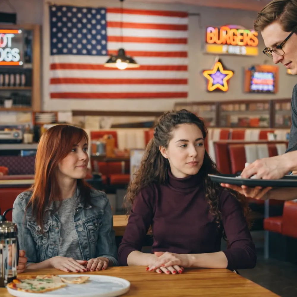 Conversa em um restaurante, uma situação real para praticar inglês
